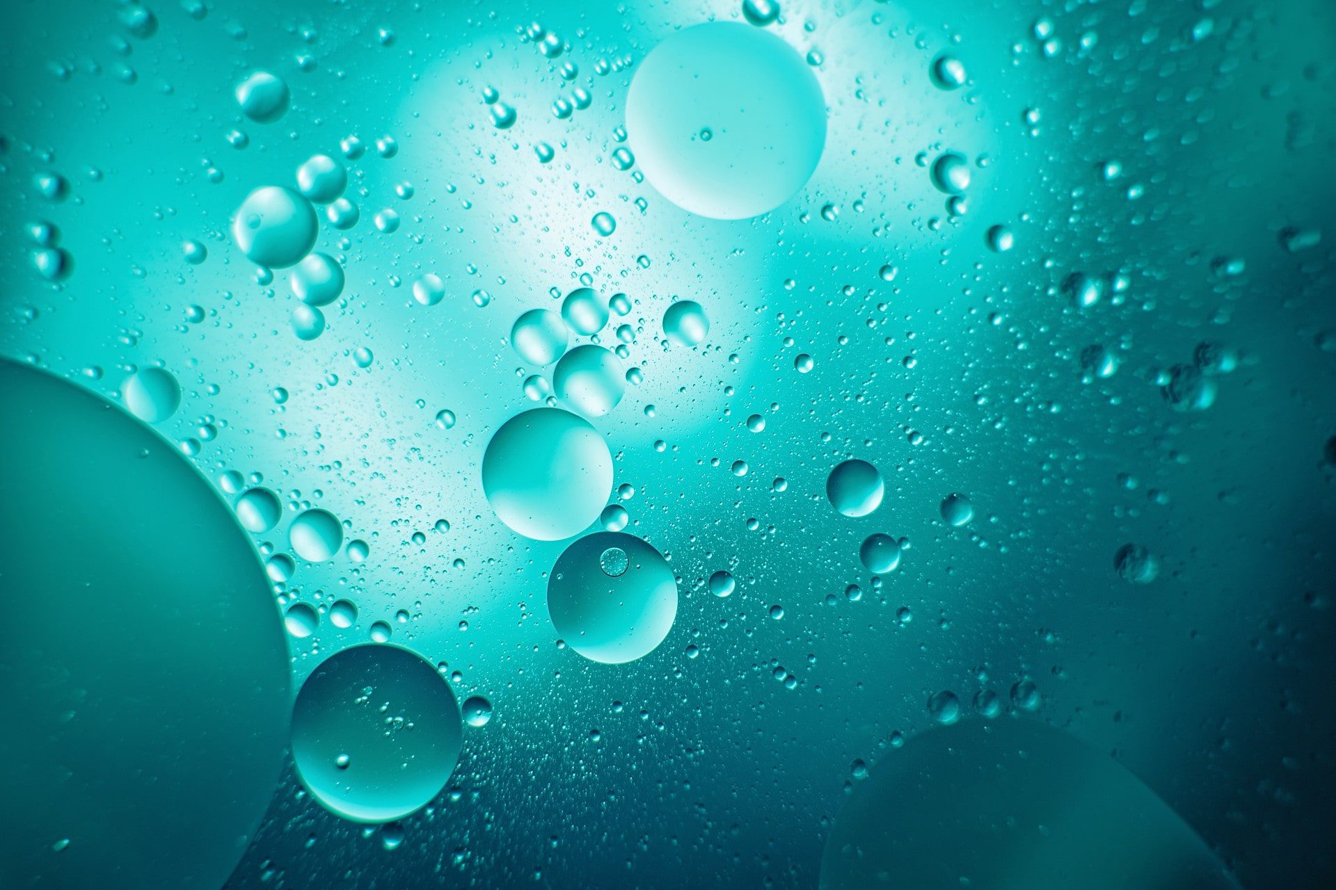 oil-with-bubbles-on-on-dark-blue-background-abstr-2025-03-10-03-54-23-utc (1)-min
